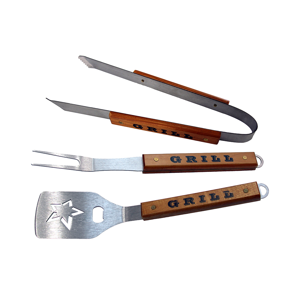 Tenedor para barbacoa con mango de madera.